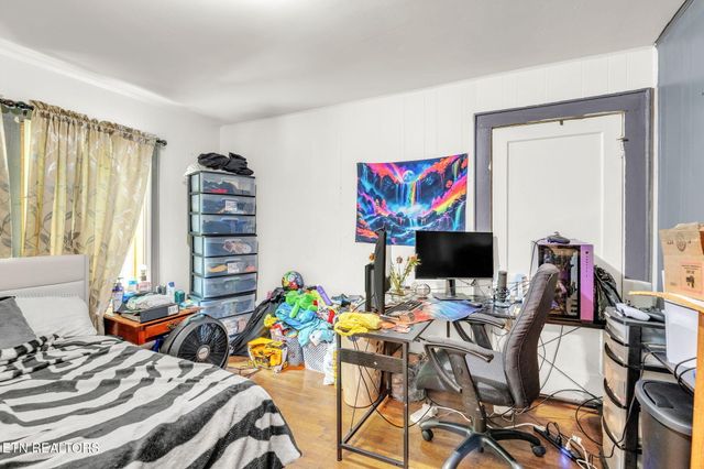 929 N Roane St, Harriman, TN 37748