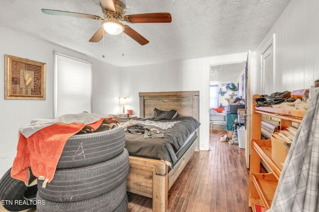 929 N Roane St, Harriman, TN 37748