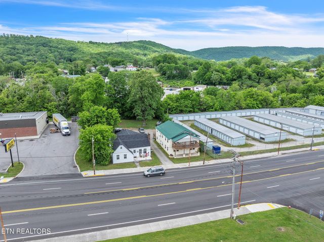 929 N Roane St, Harriman, TN 37748