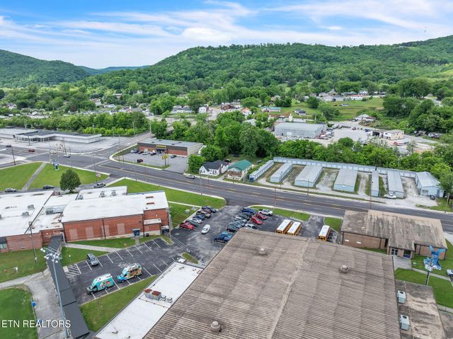 929 N Roane St, Harriman, TN 37748