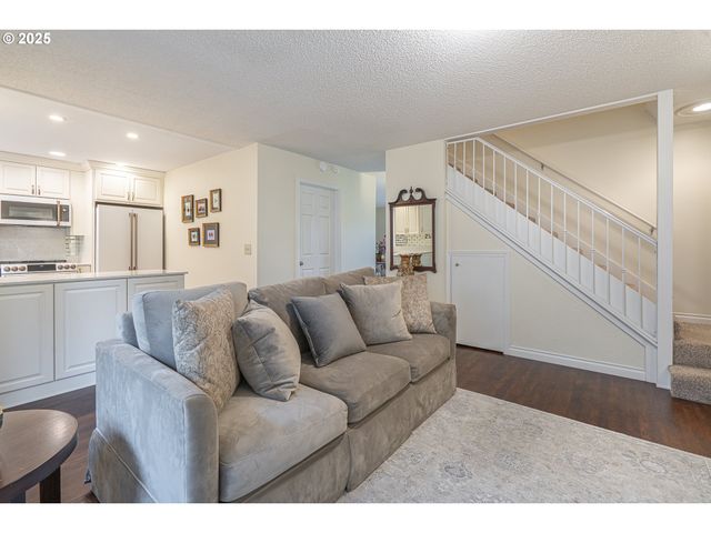 1235 Nw MICHELBOOK Ln, Mc Minnville, OR 97128