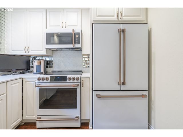 1235 Nw MICHELBOOK Ln, Mc Minnville, OR 97128