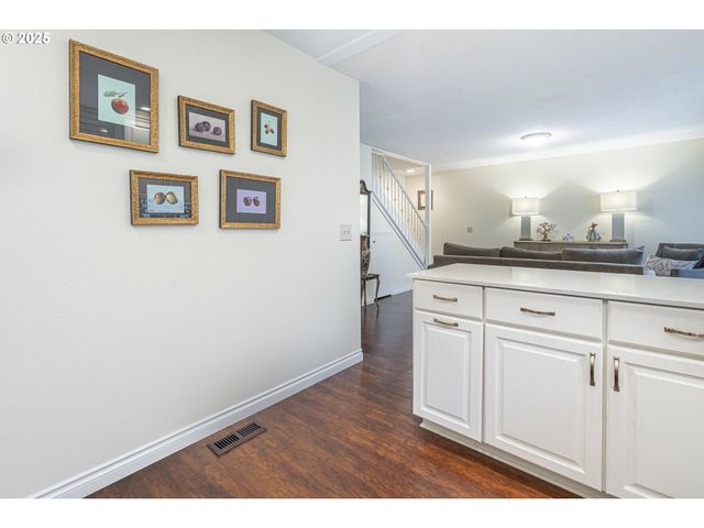 1235 Nw MICHELBOOK Ln, Mc Minnville, OR 97128