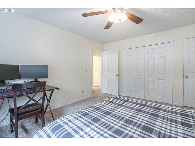 1235 Nw MICHELBOOK Ln, Mc Minnville, OR 97128