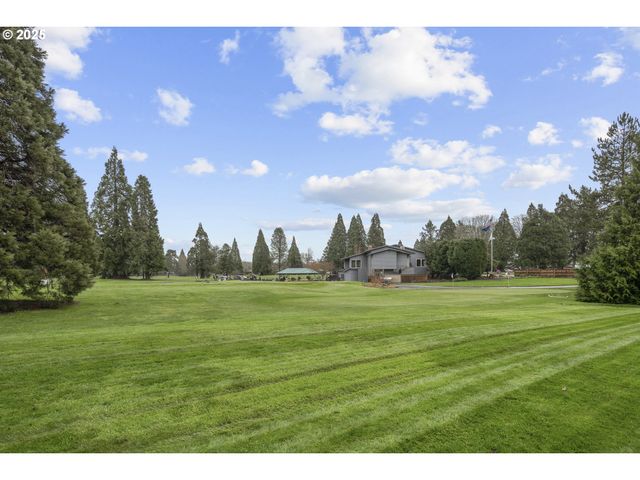 1235 Nw MICHELBOOK Ln, Mc Minnville, OR 97128