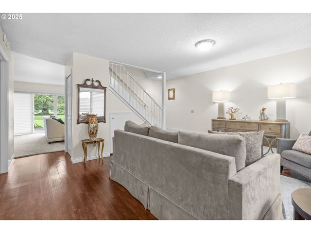 1235 Nw MICHELBOOK Ln, Mc Minnville, OR 97128