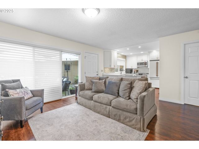 1235 Nw MICHELBOOK Ln, Mc Minnville, OR 97128