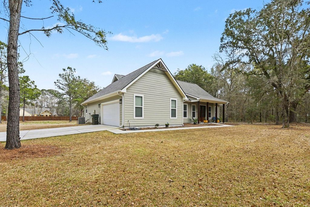 Image 4 of property listing at 2832 Edenborough Road, Johns Island, SC 29455