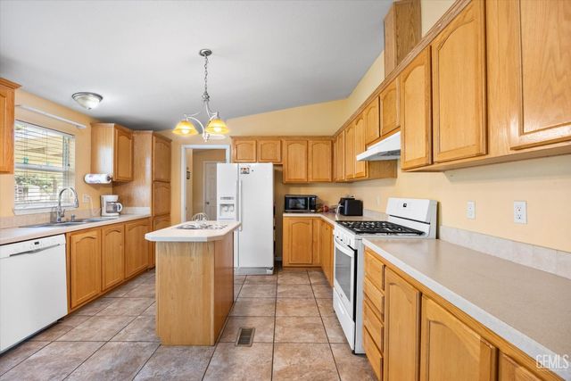 4830 Morro Drive, Bakersfield, CA 93307