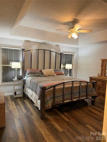 7004 Forest Hills Drive, Denver, NC 28037