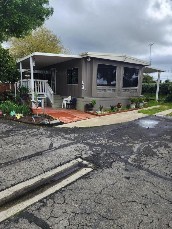 2400 W Midvalley Street L3, Visalia, CA 93277