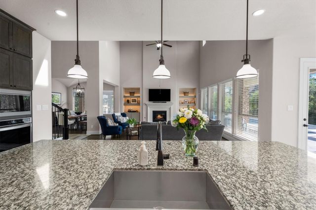 64 Winter Sunrise Circle, Tomball, TX 77375