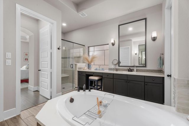 64 Winter Sunrise Circle, Tomball, TX 77375