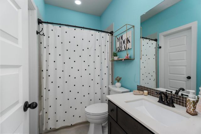 64 Winter Sunrise Circle, Tomball, TX 77375