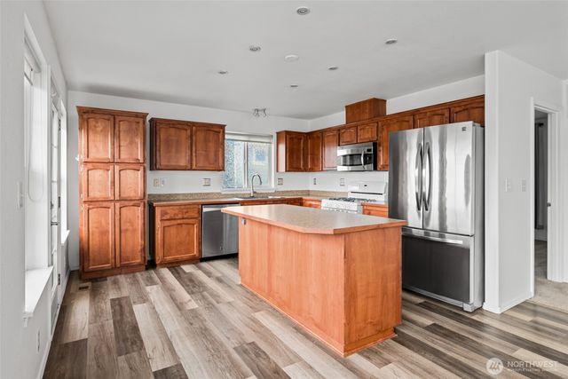 1086 Landing Circle, Oak Harbor, WA 98277