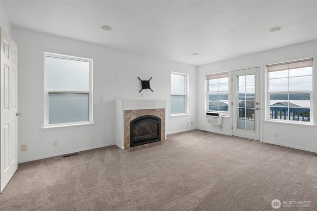 1086 Landing Circle, Oak Harbor, WA 98277