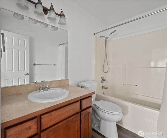 1086 Landing Circle, Oak Harbor, WA 98277