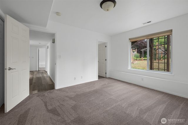1086 Landing Circle, Oak Harbor, WA 98277
