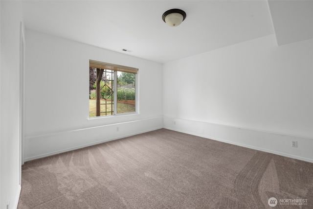 1086 Landing Circle, Oak Harbor, WA 98277