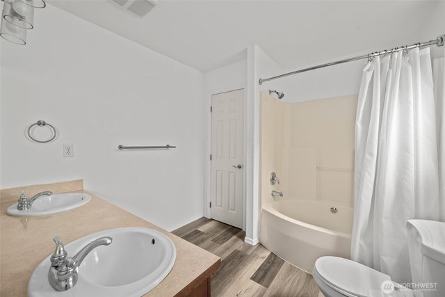 1086 Landing Circle, Oak Harbor, WA 98277