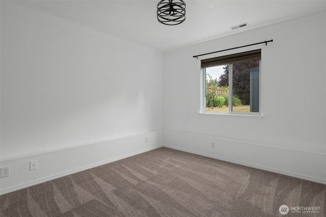 1086 Landing Circle, Oak Harbor, WA 98277