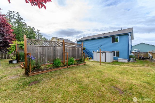 1086 Landing Circle, Oak Harbor, WA 98277