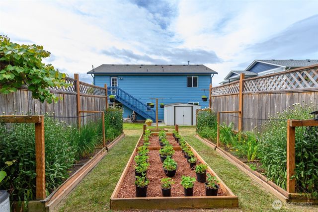 1086 Landing Circle, Oak Harbor, WA 98277