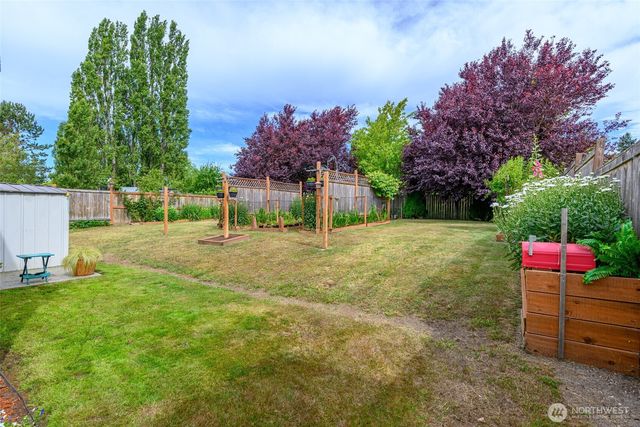 1086 Landing Circle, Oak Harbor, WA 98277