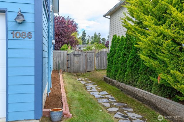 1086 Landing Circle, Oak Harbor, WA 98277