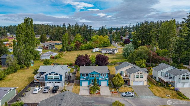 1086 Landing Circle, Oak Harbor, WA 98277