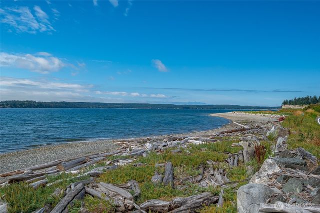 1086 Landing Circle, Oak Harbor, WA 98277