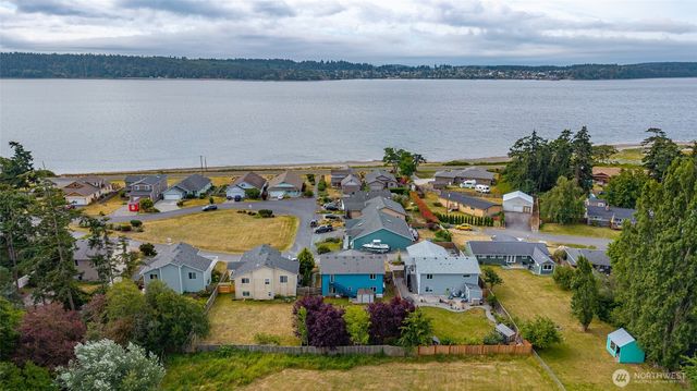 1086 Landing Circle, Oak Harbor, WA 98277