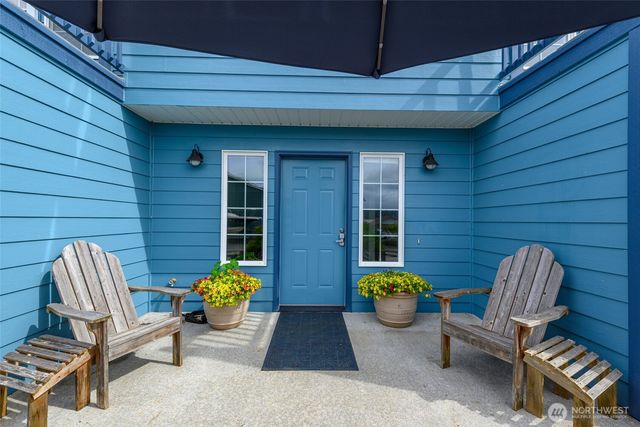 1086 Landing Circle, Oak Harbor, WA 98277