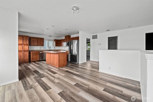1086 Landing Circle, Oak Harbor, WA 98277