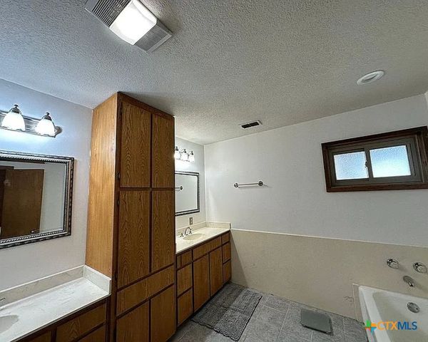 21344 Fm 2268, Holland, TX 76534