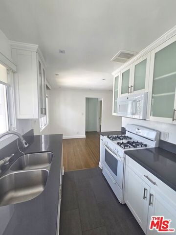 134 San Vicente Boulevard C, Santa Monica, CA 90402