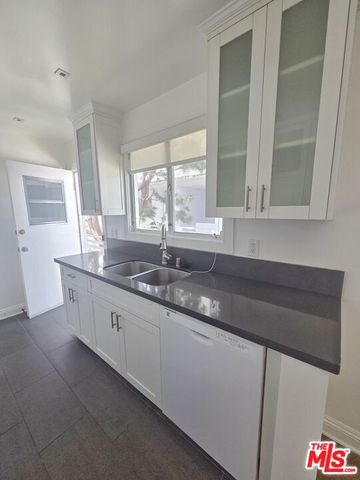 134 San Vicente Boulevard C, Santa Monica, CA 90402