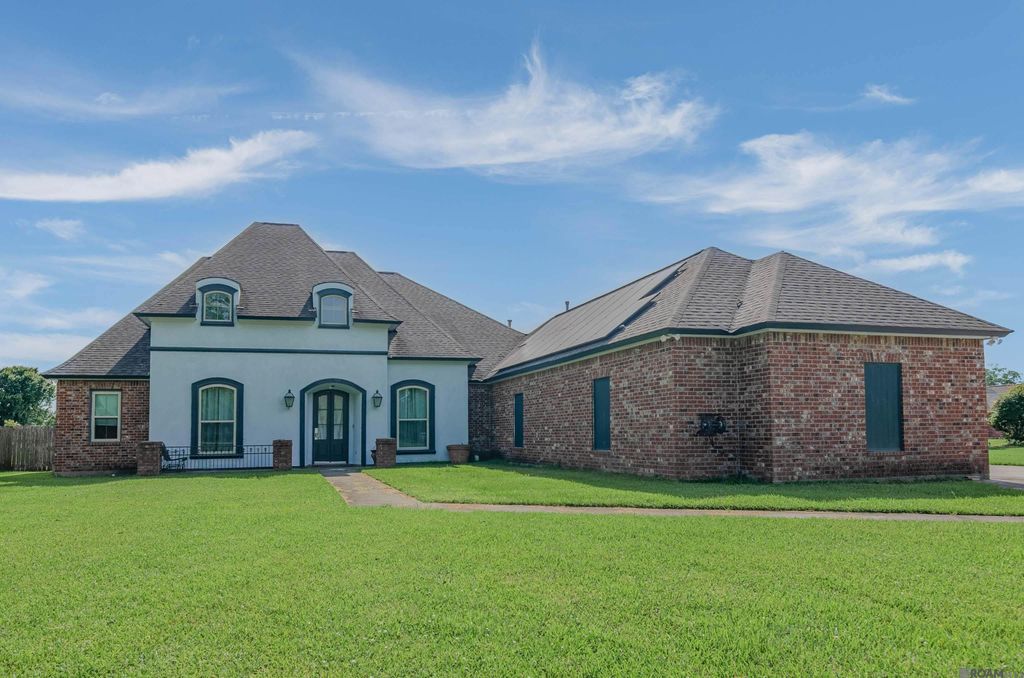 18053 Webb Rd, Prairieville, LA 70769