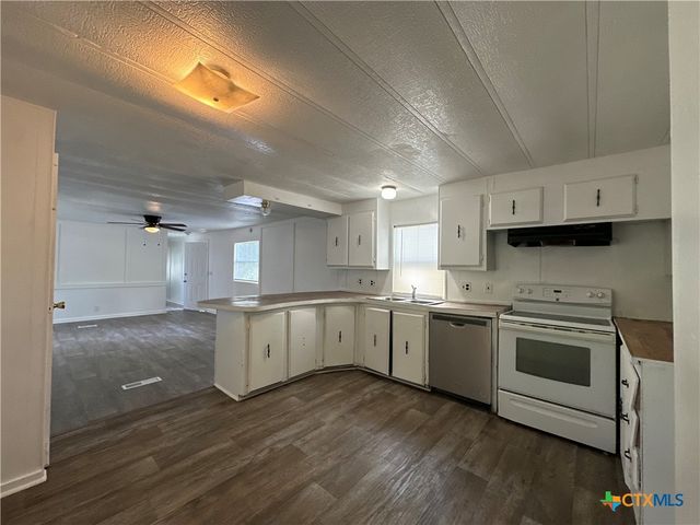 311 Meadow Lake Drive, Seguin, TX 78155