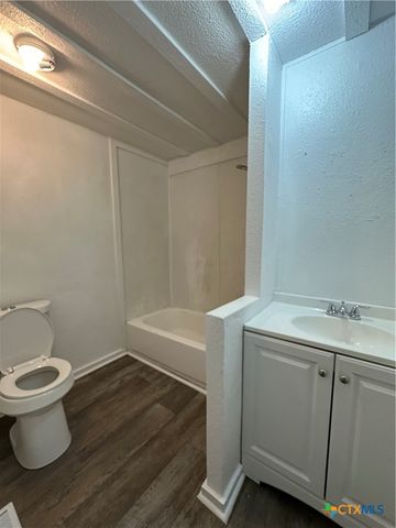311 Meadow Lake Drive, Seguin, TX 78155