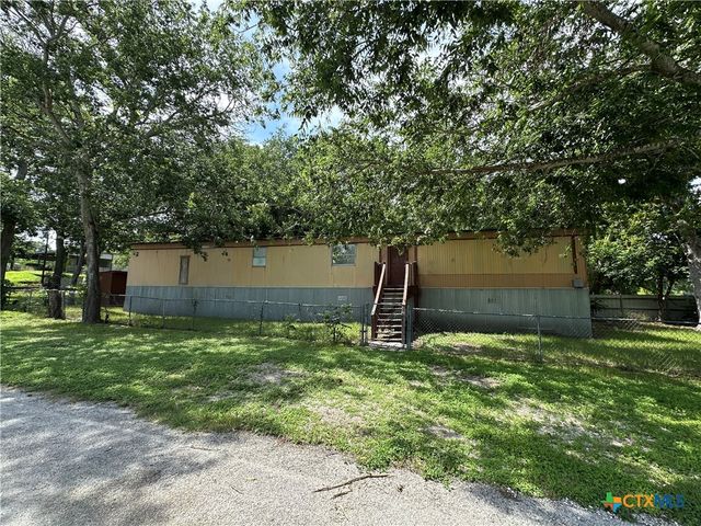 311 Meadow Lake Drive, Seguin, TX 78155