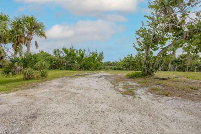 393 & 401 Raintree PL, Sanibel, FL 33957