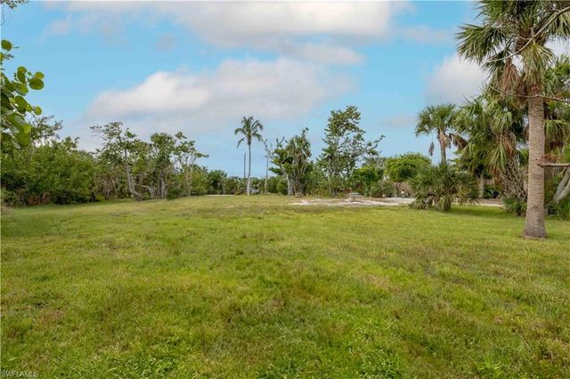 393 & 401 Raintree PL, Sanibel, FL 33957