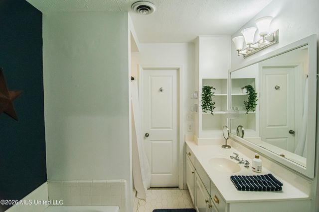 4005 Eastwood Drive, Jackson, MS 39211