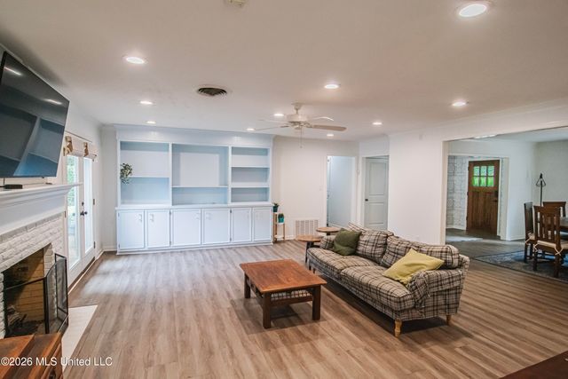 4005 Eastwood Drive, Jackson, MS 39211