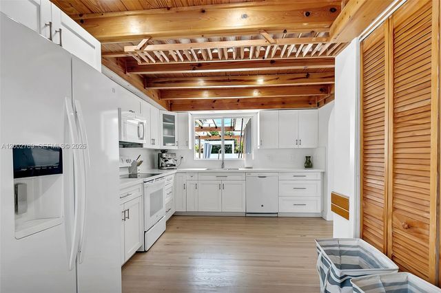 301 SW 30th Ct, Miami, FL 33135