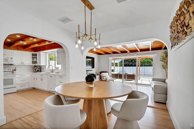 301 SW 30th Ct, Miami, FL 33135