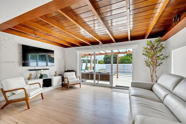 301 SW 30th Ct, Miami, FL 33135