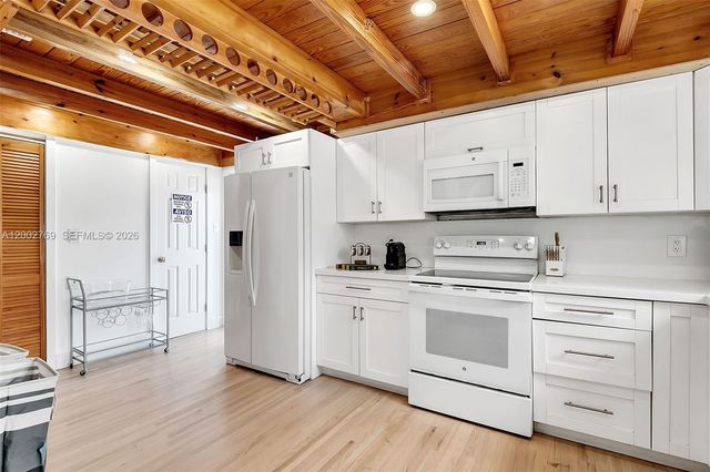 301 SW 30th Ct, Miami, FL 33135