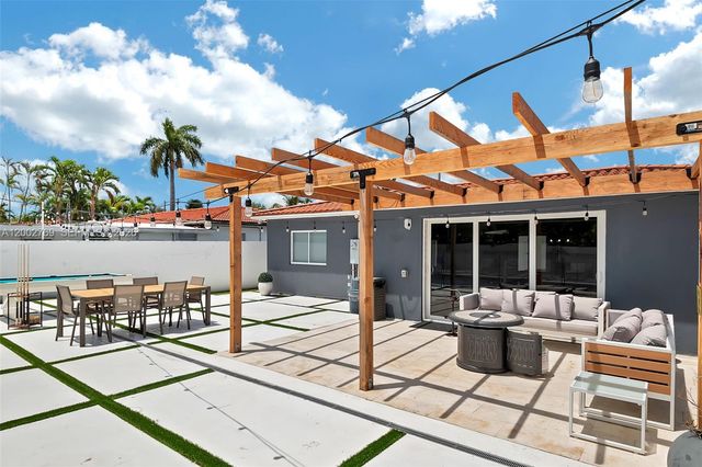 301 SW 30th Ct, Miami, FL 33135